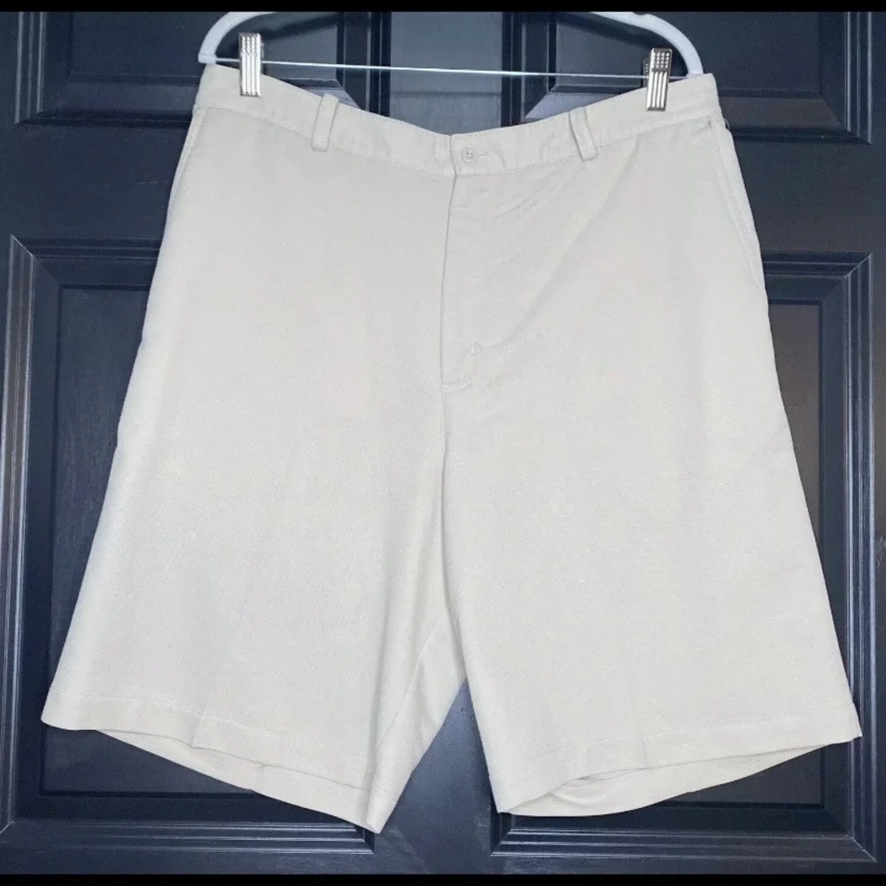 Nike Golf Dri Fit Khaki Textured Flat Front Shorts Size 36 Pockets 10